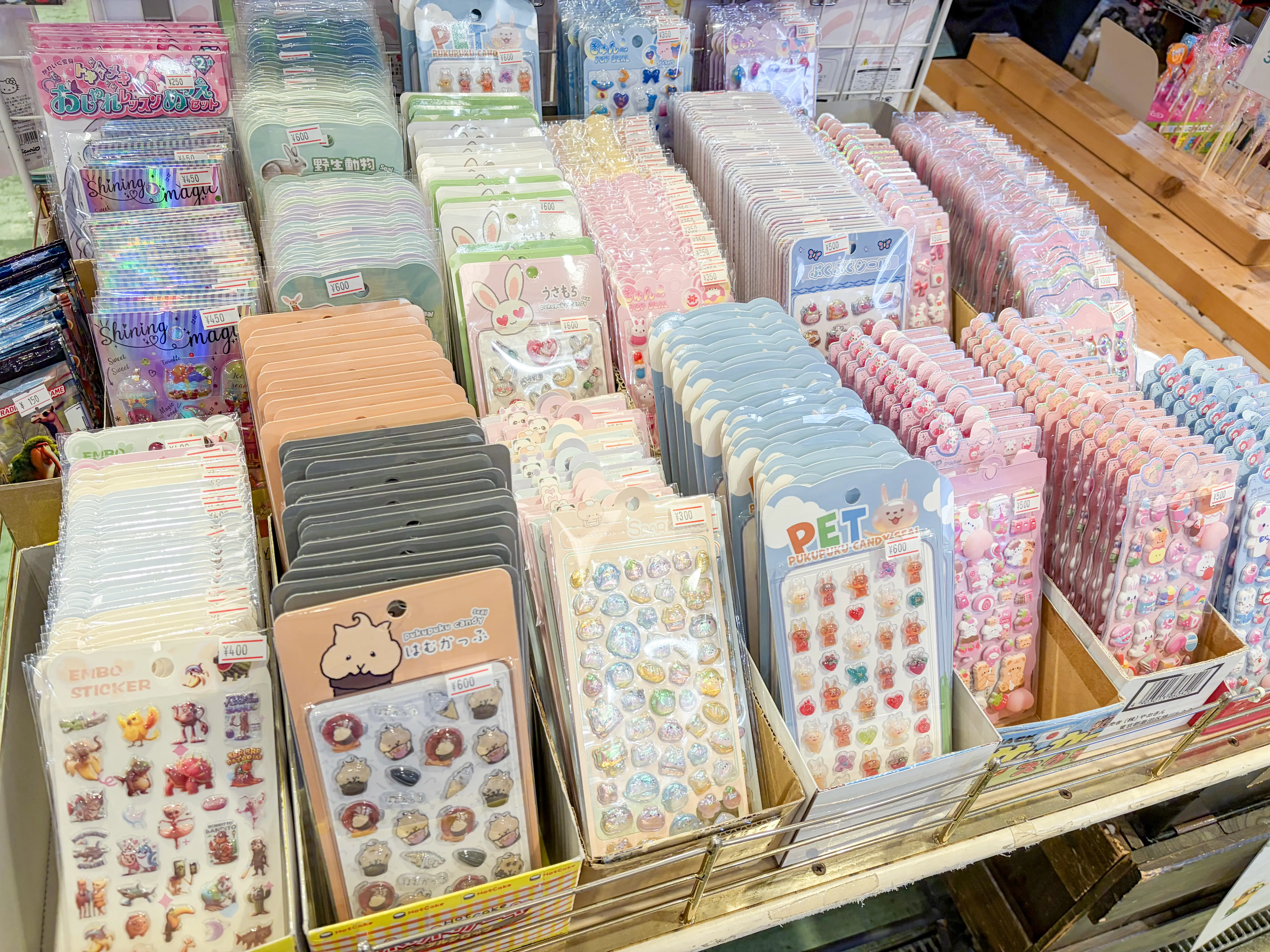 人気のシール販売中