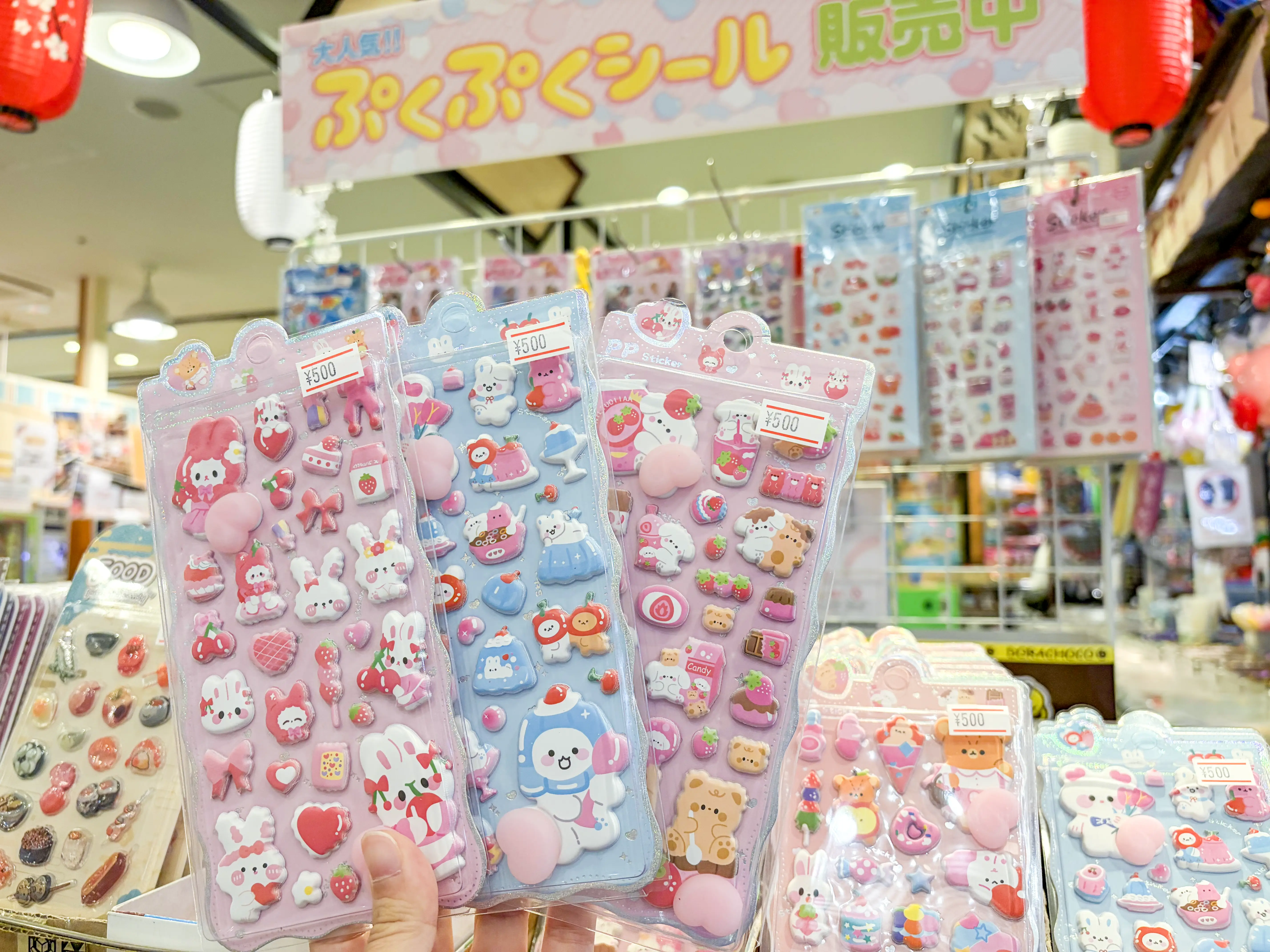 人気のシール販売中